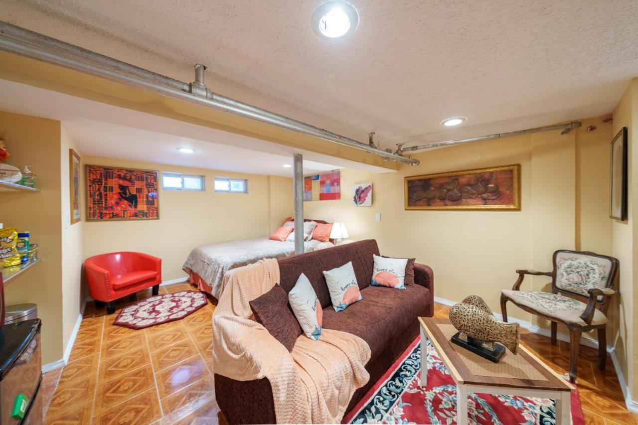 Newly Renovated Beautiful Studio Apt Appartamento